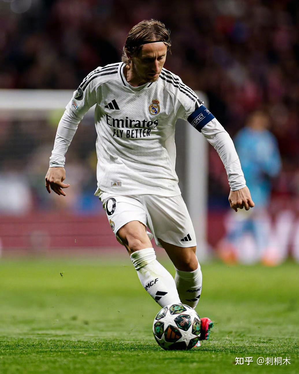 2025 赛季回顾：小格雷罗单季 48 轰的表现，被媒体评为 2025 年美联最强力击球员